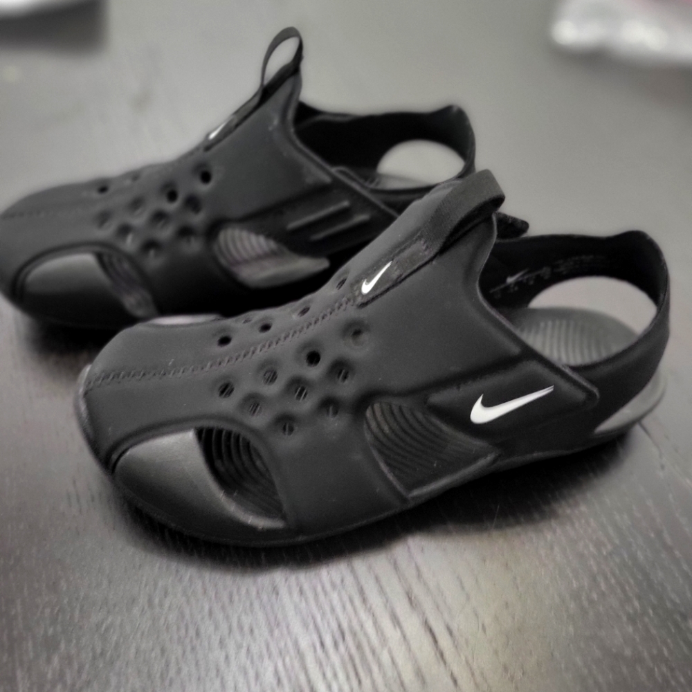 Boys Nike Sandals-NWOT